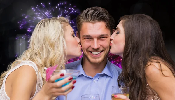 Imagen compuesta de amigos brindando — Foto de Stock