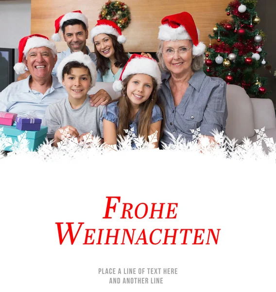 Famille élargie dans les chapeaux de Noël — Photo