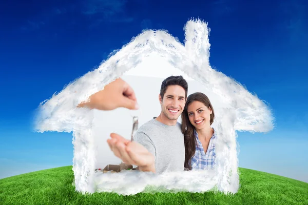 Happy man being given a house key — Stock Photo, Image