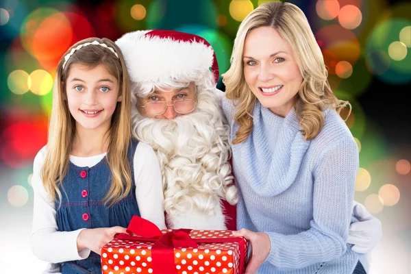 Mãe e filha com Papai Noel — Fotografia de Stock