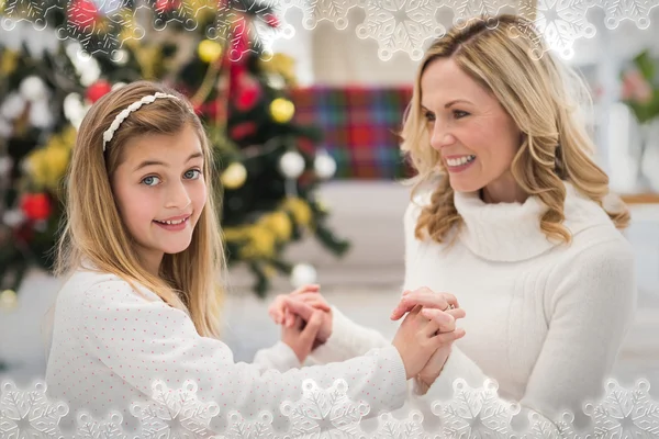 Feestelijke moeder en dochter — Stockfoto