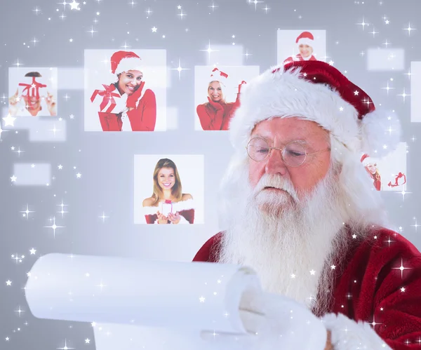 Santa claus reads a list — Stock Photo, Image