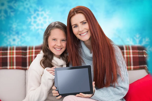 Imagen compuesta de madre e hija — Foto de Stock