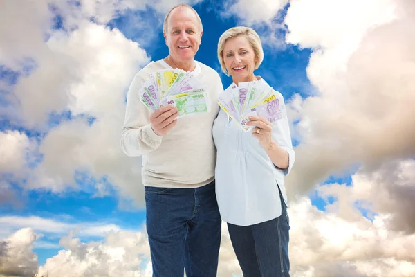 Glückliches älteres Paar lächelt — Stockfoto