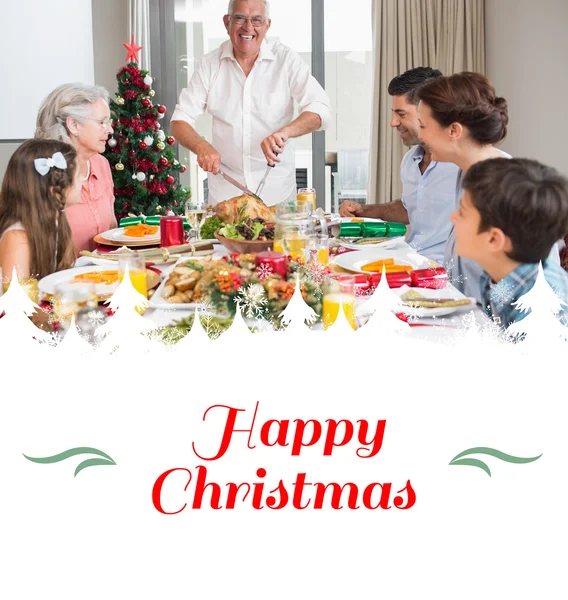 Familia en la mesa de comedor para la cena de Navidad — Foto de Stock