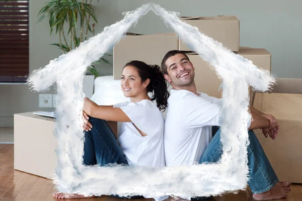 Casal brilhante com caixas de desembalagem — Fotografia de Stock