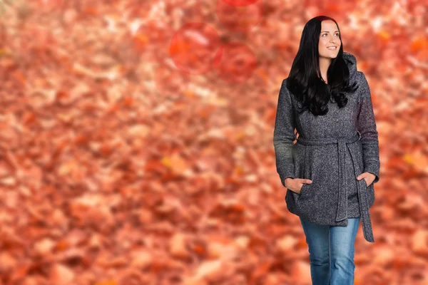 Woman standing and looking away — Stock Photo, Image