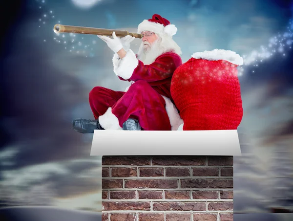 Santa claus tittar genom teleskop — Stockfoto