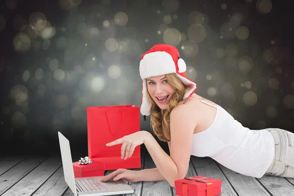 Happy woman laying on the floor while — Stock Photo, Image