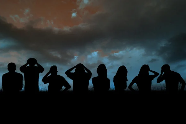 Apoiantes do futebol contra o céu azul — Fotografia de Stock