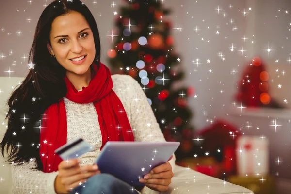 Söt brunett shopping online — Stockfoto