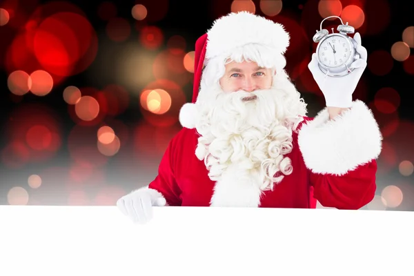 Santa claus drží budík a znamení — Stock fotografie