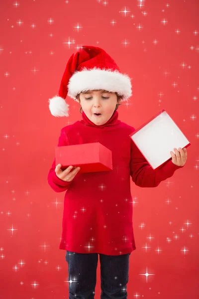 Regalo de apertura de niño festivo —  Fotos de Stock