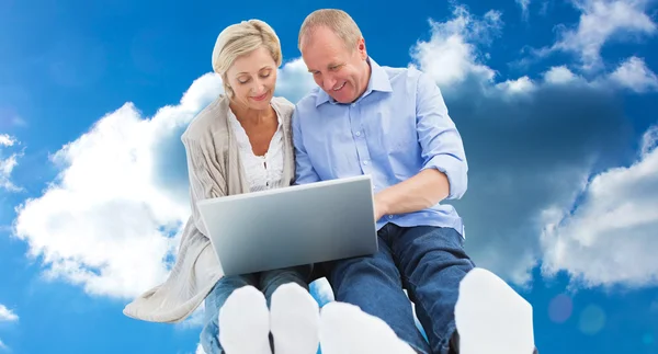 Happy mature couple using laptop — Stock Photo, Image