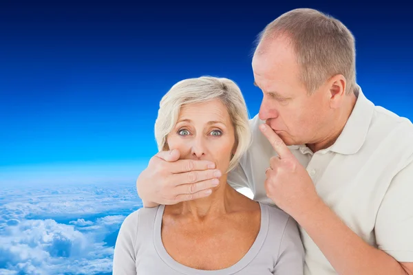 Man silencing his fearful partner — Stock Photo, Image