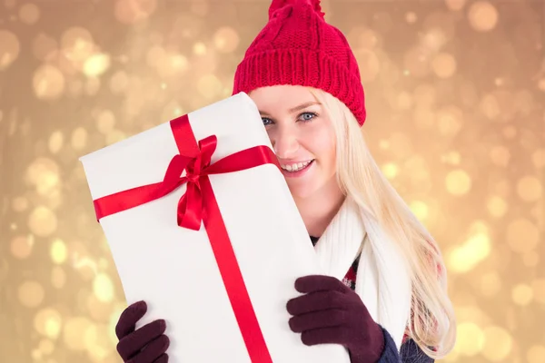 Feestelijke blonde bedrijf geschenk — Stockfoto