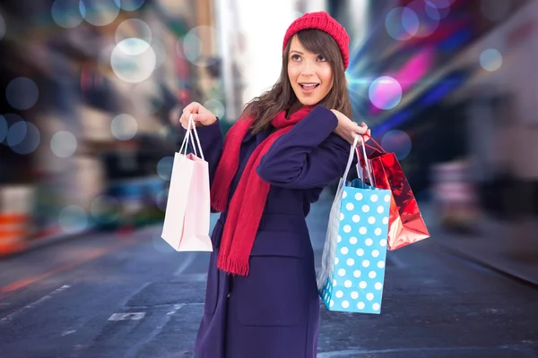 Junge Frau in Winterkleidung — Stockfoto