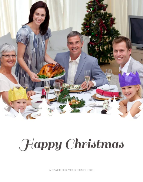 Familie feiert Weihnachtsessen — Stockfoto