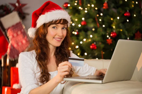 Smiling redhead shopping online with laptop — Stock Photo, Image