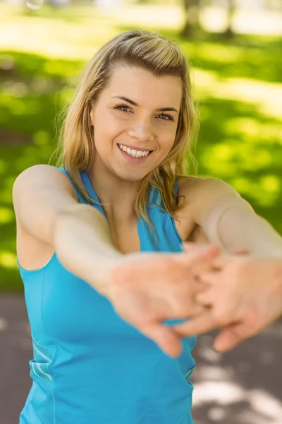 Fit blonde stretching in the park — Stock Photo, Image