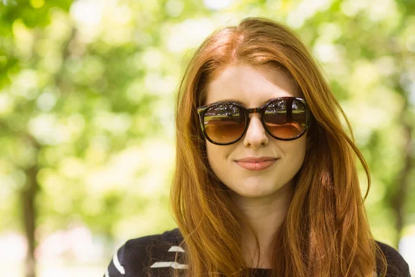 Beautiful woman wearing sunglasses — Stock Photo, Image