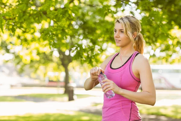 Fit blonde opening her water bottle — Stock Photo, Image