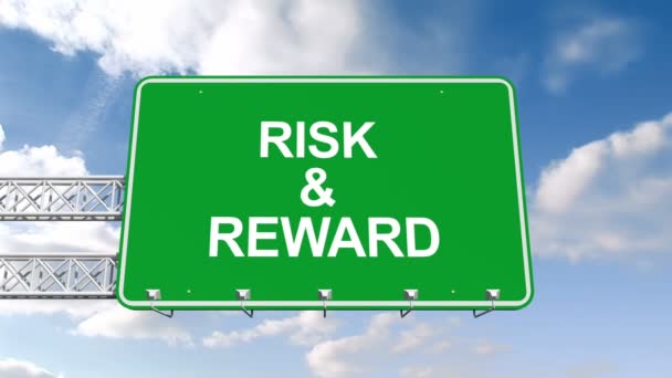 Risico en beloning teken tegen hemel — Stockvideo