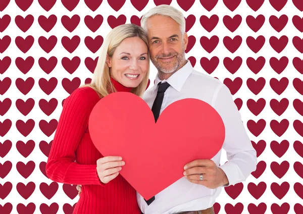 Hombre consiguiendo tarjeta de corazón forma esposa —  Fotos de Stock