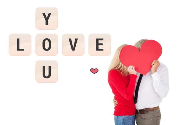 Uomo ottenere forma di carta di cuore moglie — Foto Stock