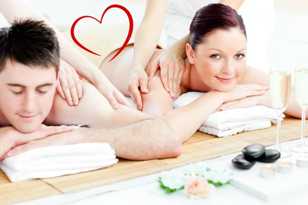 Paar genieten van een rug massage — Stockfoto