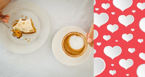 ケーキとコーヒーを持つ女性の合成画像 — ストック写真