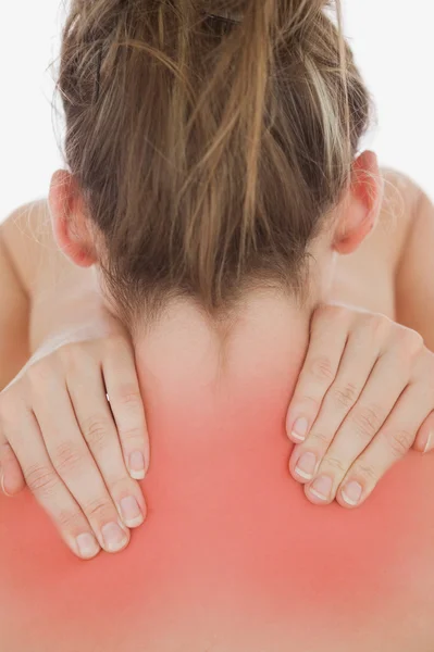 Jovem mulher massageando pescoço — Fotografia de Stock