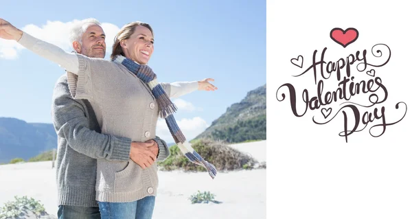 Carefree couple hugging on the beach in warm — Stock Photo, Image