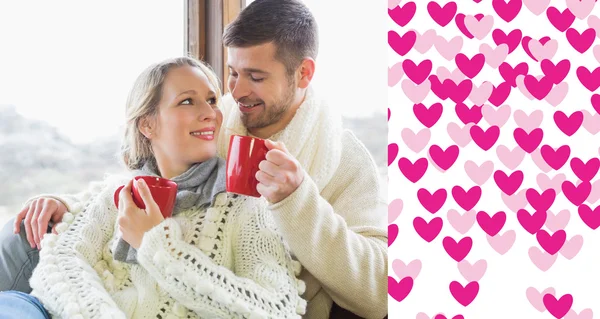 Casal amoroso no inverno desgaste beber café — Fotografia de Stock