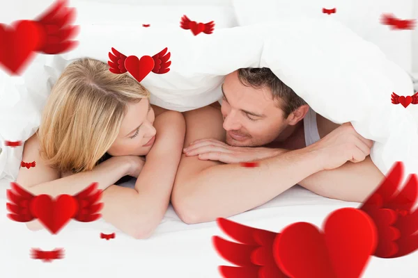 Krásný pár v posteli — Stock fotografie