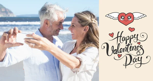 Married couple at the beach together taking — Stock Photo, Image