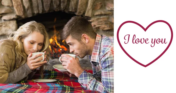 Romantisches Paar trinkt Tee — Stockfoto