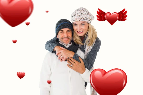 Kış moda kucaklayan, mutlu çift — Stok fotoğraf