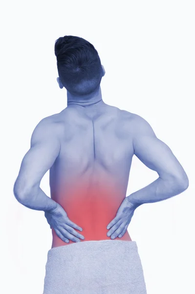 Вид сзади на мужчину без рубашки с болью в спине — стоковое фото