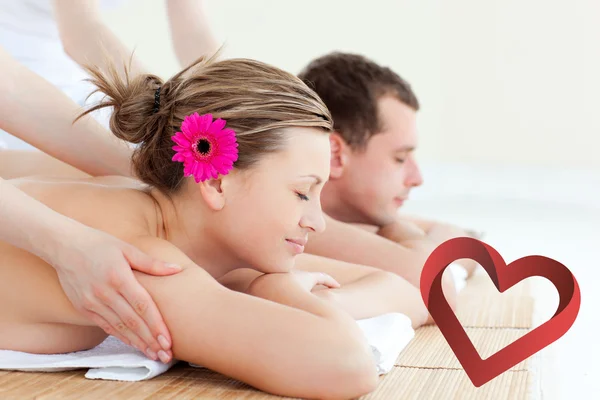 Obraz kompozytowy miłej pary o masaż pleców — Zdjęcie stockowe