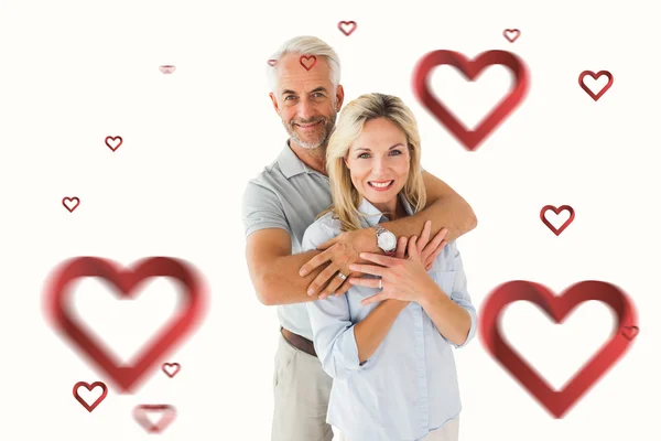 Feliz pareja sonriendo a la cámara — Foto de Stock