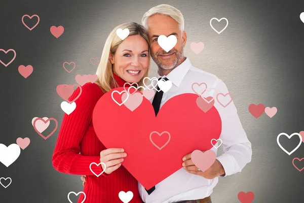 Bello uomo ottenere un cuore scheda forma moglie — Foto Stock