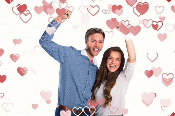 Feliz joven pareja animando —  Fotos de Stock