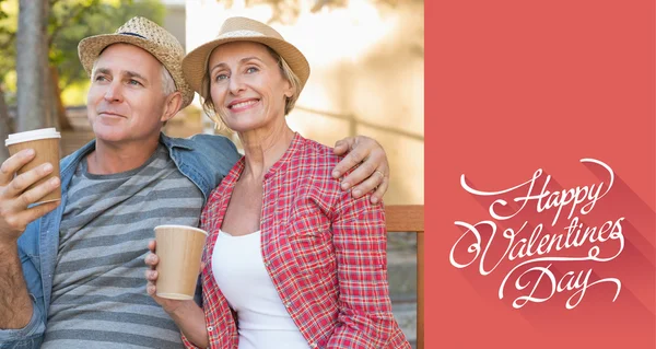 Gelukkige volwassen paar drinken koffie — Stockfoto