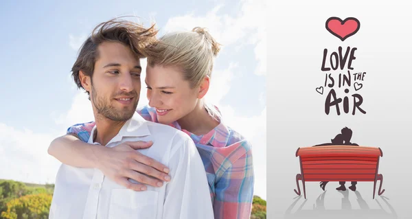 Sonriendo pareja de pie fuera juntos —  Fotos de Stock