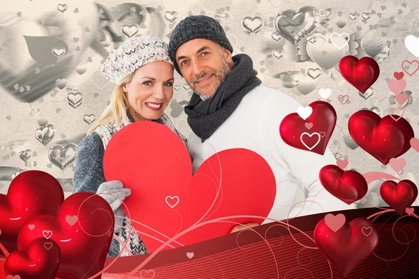 Sonriente pareja en invierno moda posando — Foto de Stock