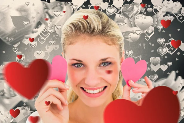 Attractive blonde holding little hearts — Stock Photo, Image