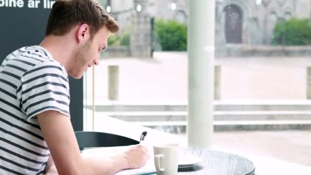 Thoughtful student studying at cafeteria — Stock Video