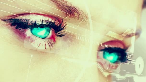 Ojos escaneando una interfaz futurista — Vídeo de stock