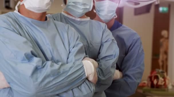 Surgical team in operating theater — Stock Video